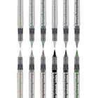 Brushmarker PRO 12 - pack - Grey colors från Karin. 12 penselpennor utan lock. Är i olika nyanser av grått samt en grön - Tidformera