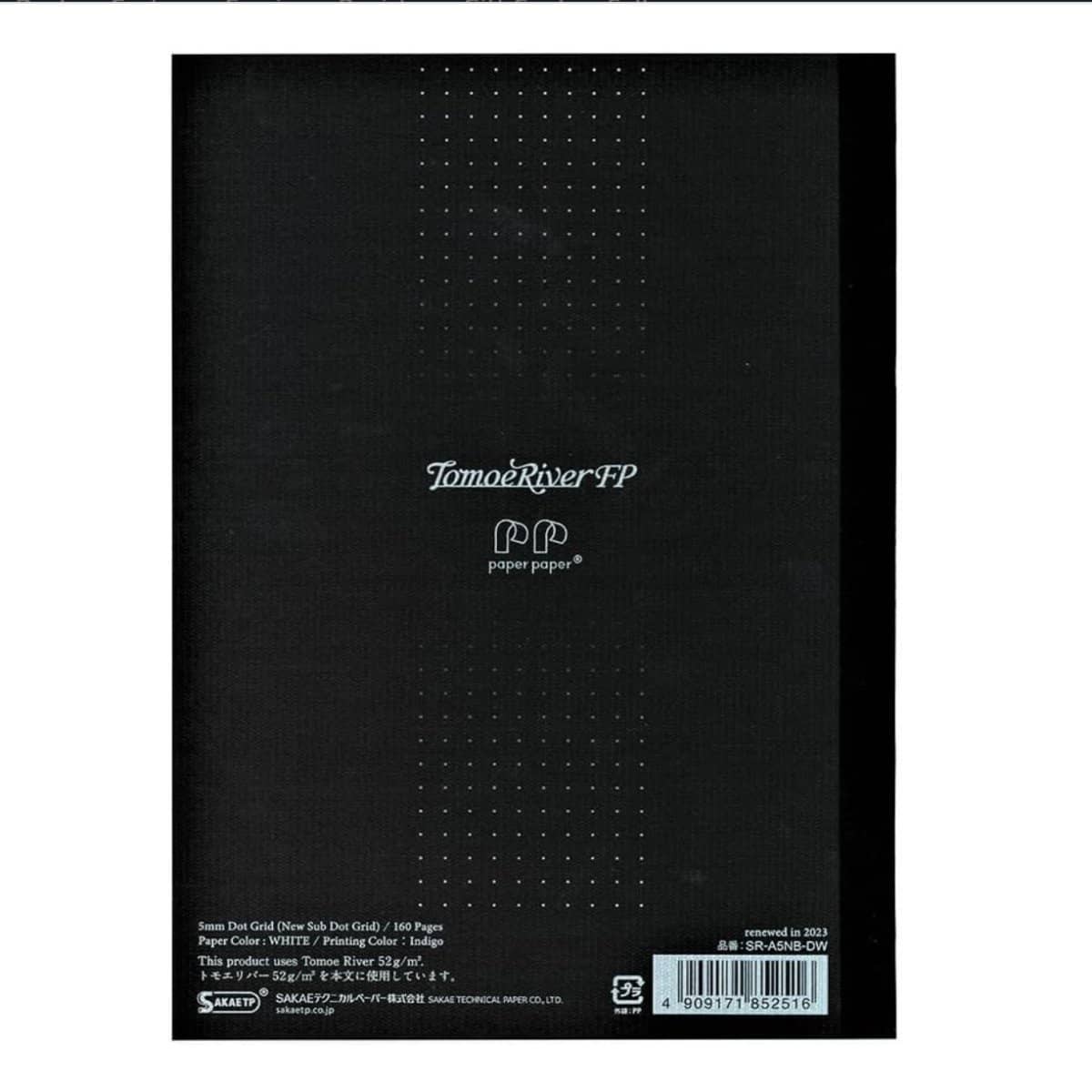 TomoeRiver Notebook softcover - A5 - Dot Grid från Sakae TP. Baksidan på skrivboek och där finns tryck med prickar. På står TomoeRiver FP - Tidformera