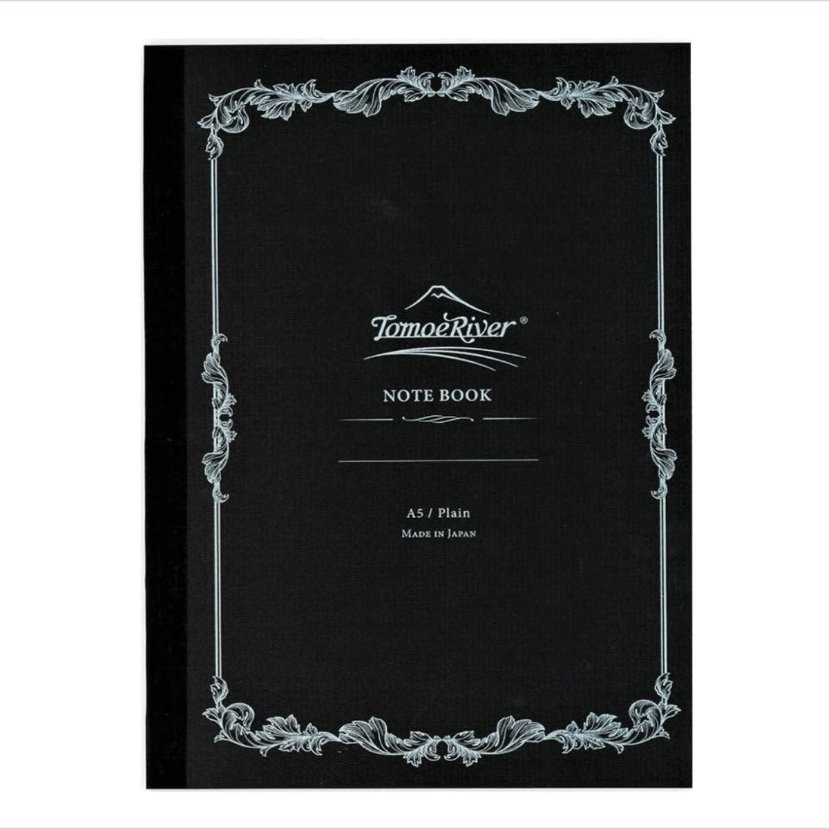 TomoeRiver Notebook softcover - A5 - Plain från Sakae TP. En svart skrivbok som ar en bård runt på framsidan. På skrivbok står TomoeRiver Note book A5 Plain Made in Japan. Tidformera