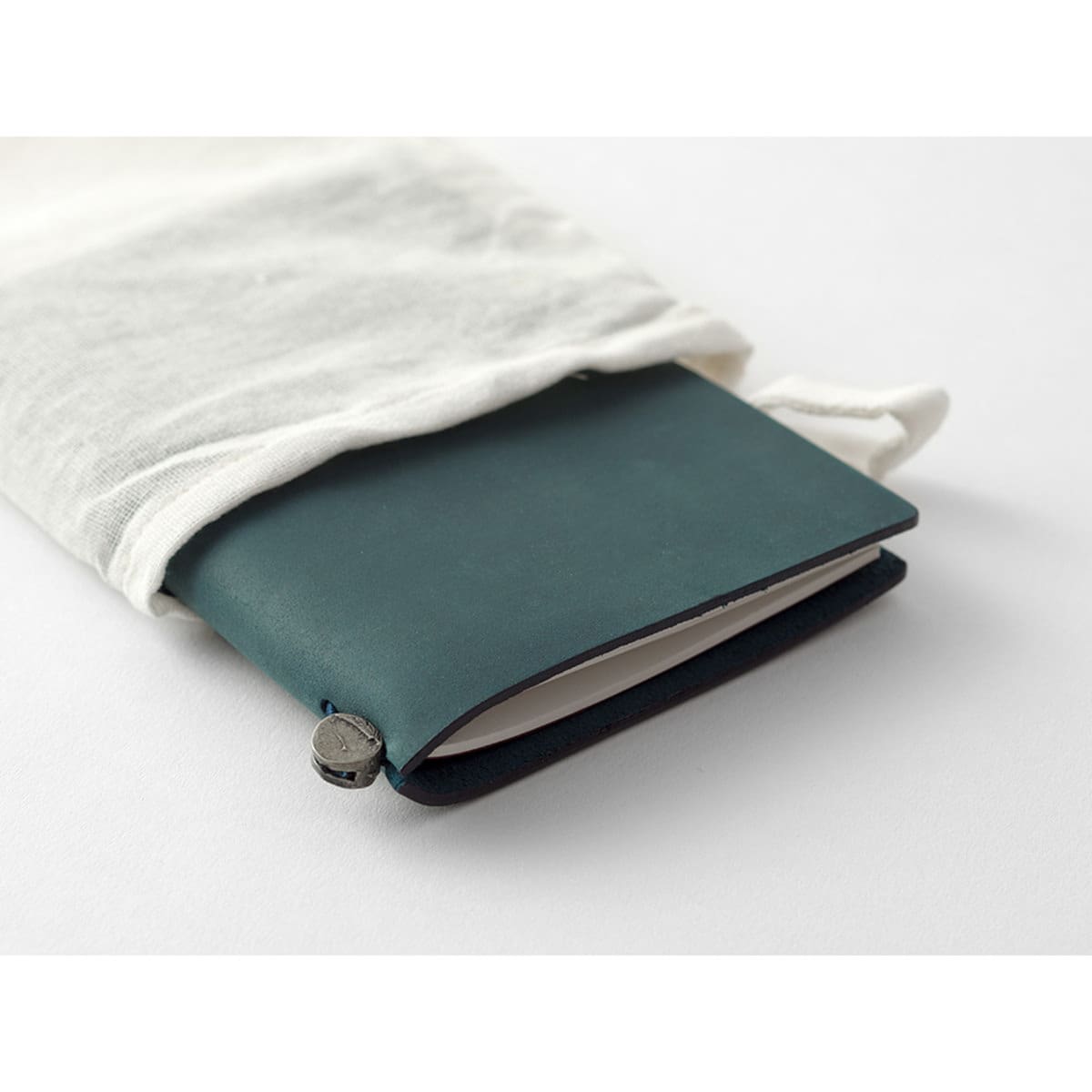 TRAVELER'S notebook Passport Leather Cover Blue - 3 - Traveler's Company - Tidformera