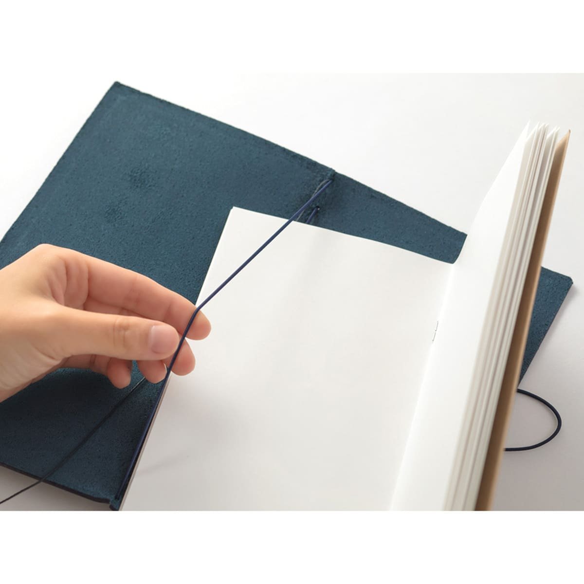 TRAVELER'S notebook Regular Blue - 3 - Traveler's Company - Tidformera