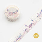 Ljus dekorationstejp med vy över
gammal stad. Motivet går i lila nyanser. Washi Tape Watercolor Town - European city från BGM - Tidformera