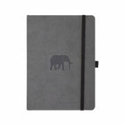 Wildlife A5 Soft cover Dotted Elephant från Dingbats* - Grå anteckningsbok med mjuk pärm. Elefaten Naila finns på pärmen och boken har svart gummiband för stängning samt pennhållare.
- Tidformera