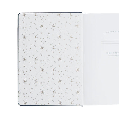 Insidan på pärmen på Forest Foxes Dotted notebook från Archer & Olive. Tidformera