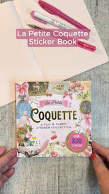 Omslagsbilden till bläddervideo med La Petite Coquette Sticker book. Tidformera