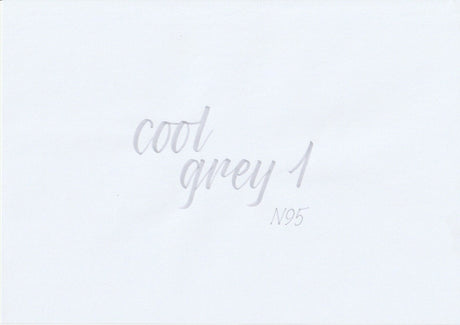 Handskriven text "cool grey 1" i kall grå färg, skriven med ABT Dual Brush Pen i nyansen N95 Cool Grey 1.