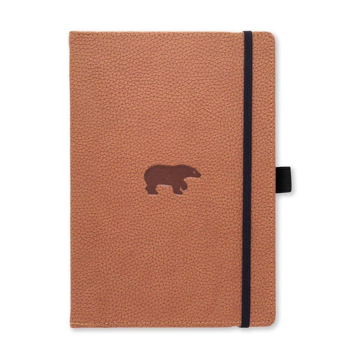 Anteckningsbok Wildlife Dotted A5 Brown Bear från Dingbats* - Brun anteckningsbok med svart gummiband för stängning samt pennhållare. - Tidformera
