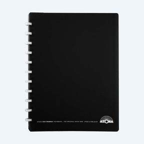 Svart linjerad anteckningsbok med ringbindning. Storlek A4+. Atoma Book A4+ Index Plastfickor - Linjerad - Black från Atoma - Tidformera