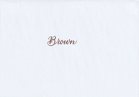 Handskriven text med ordet "Brown" i brun färg, skrivet med Pentel Brush Sign Pen i färgen Brown.