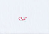 Handskriven text med ordet "Red" i röd färg, skrivet med Pentel Brush Sign Pen i färgen Red.