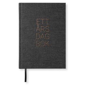 Dagböcker Paperstyle - Black 1 - år från Paperstyle - Svart dagbok - Tidformera