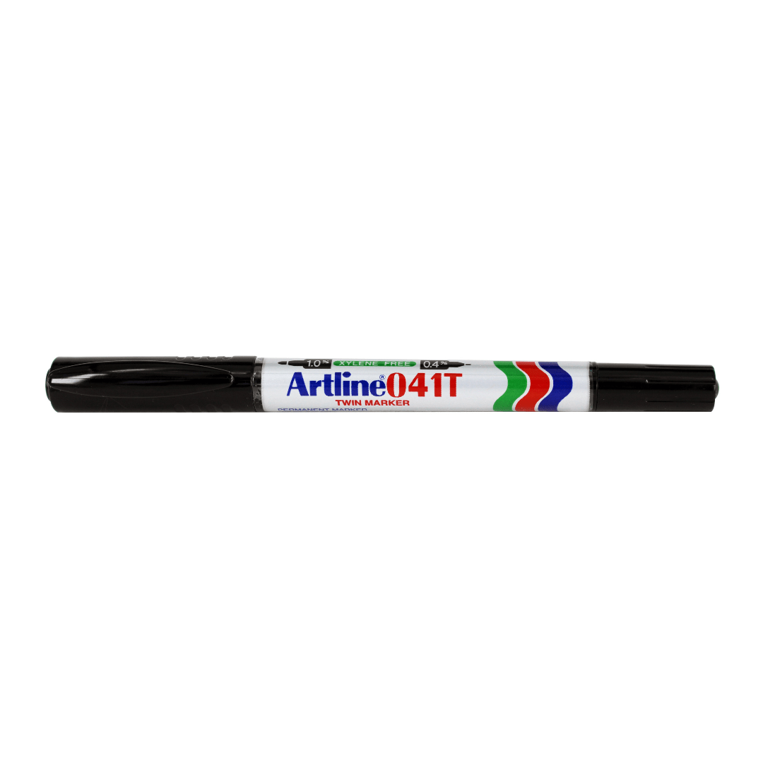 Märkpenna Artline 2 - i - 1 svart  från Artline. Penna som det står Artline041T Twin marker på.