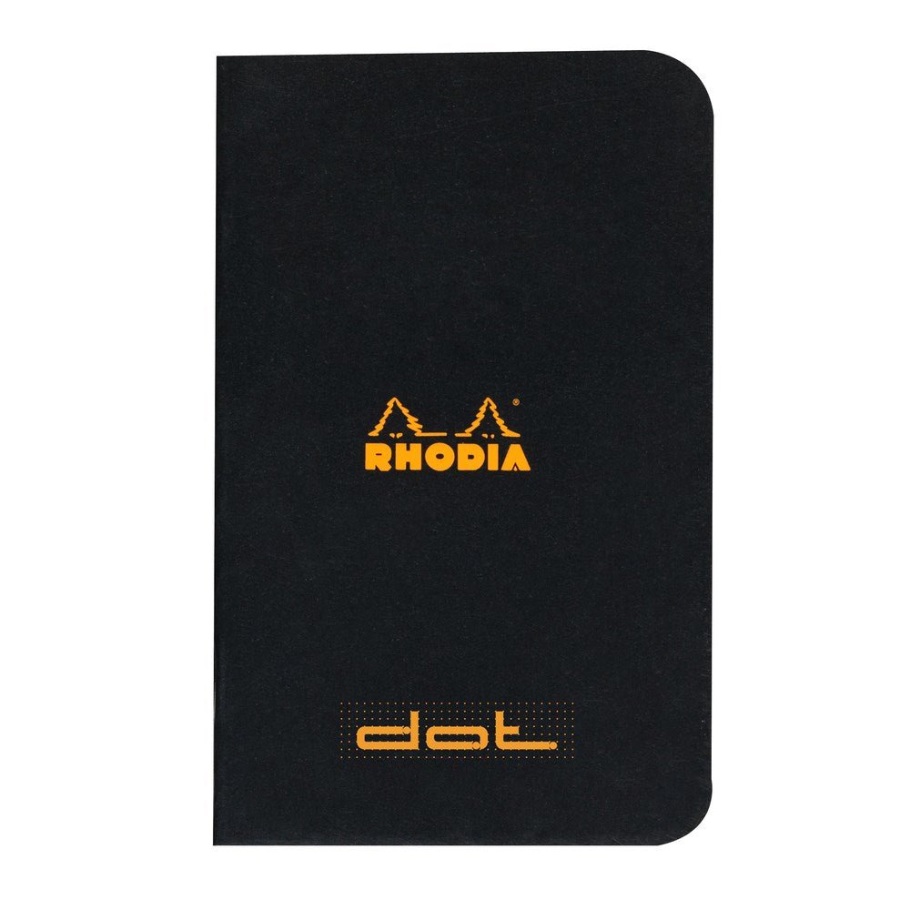 Rhodia Skrivhäften - A7 Dotted från Rhodia - Svart skrivhäfte som det i orange skrift står Rhodia och Dot på. - Tidformera